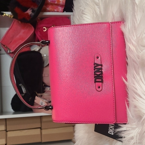 DKNY Alison small crossbody Pink - Picture 1 of 9